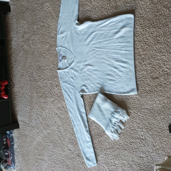 Sweater & Scarf - Picture 15 of 17